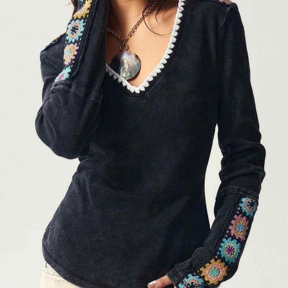 Black Casual Women's V-Neck Long Sleeve Crochet Patchwork T-Shirt - Picture 7 of 8